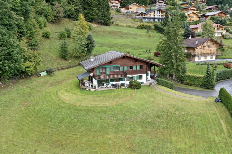 Magnificent chalet with two 4.5 room apartments