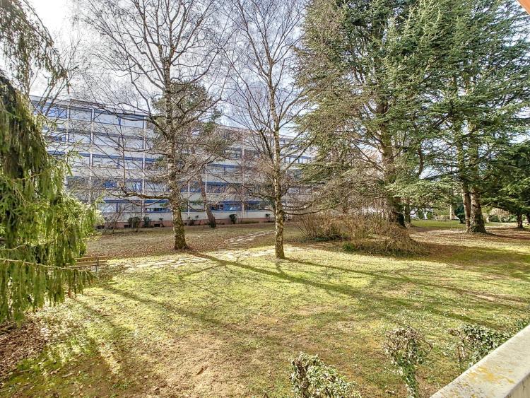 EXCLUSIVE - 5-room apartment to renovate