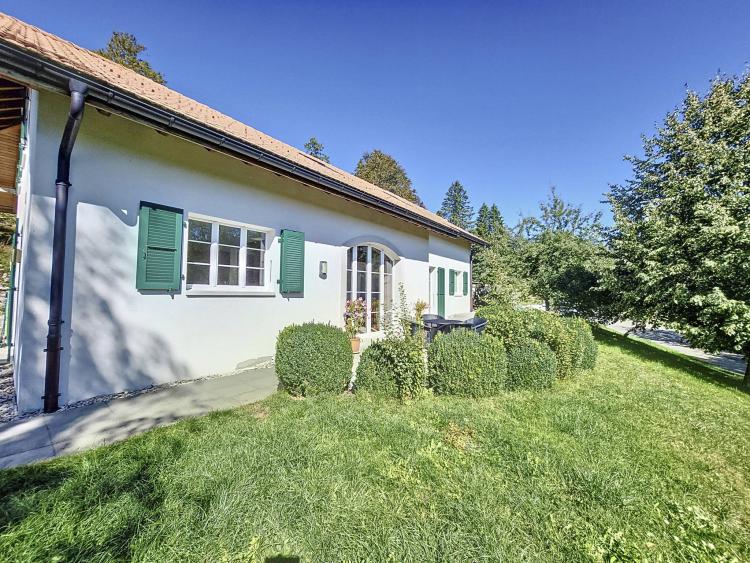 Detached house in the Jura-Bernese mountains