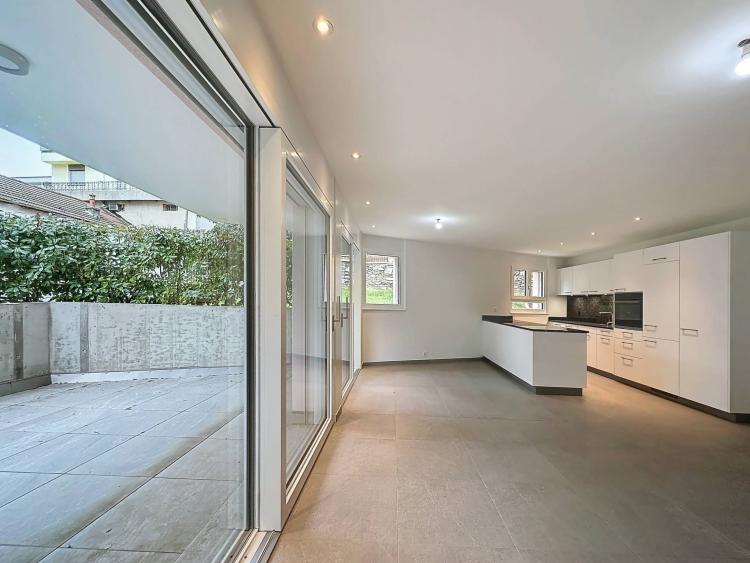 Magnificent new 4.5 room apartment on the ground floor with terrace