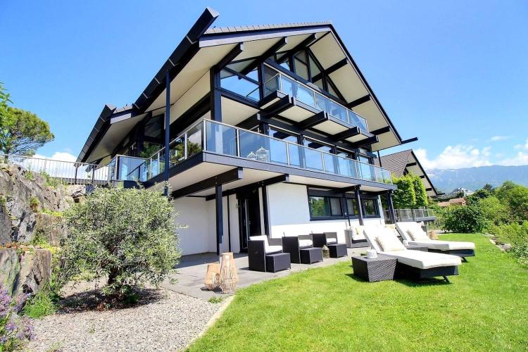 MAGNIFICENT DETACHED HOUSE HUF HAUS WITH STUNNING LAKE VIEWS