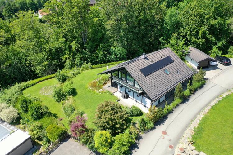 Beautiful house &quot;Huf Haus&quot; with a beautiful view of the lake and the mountains!