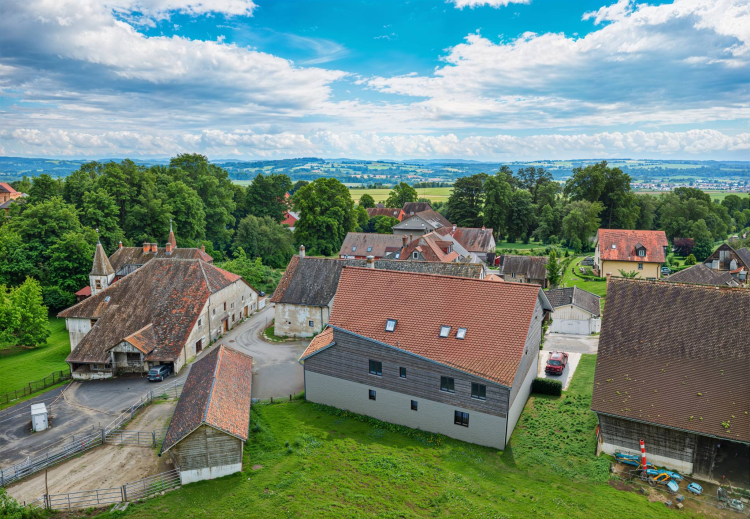 New promotion of 3 apartments in a renovated farm