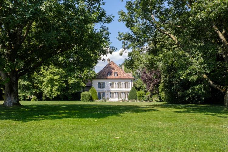 15th century manor house located on 27,000 m²