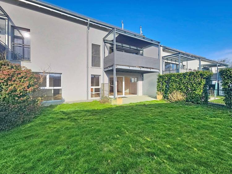 Elegante Wohnung mit großzügigen Proportionen und privatem Garten