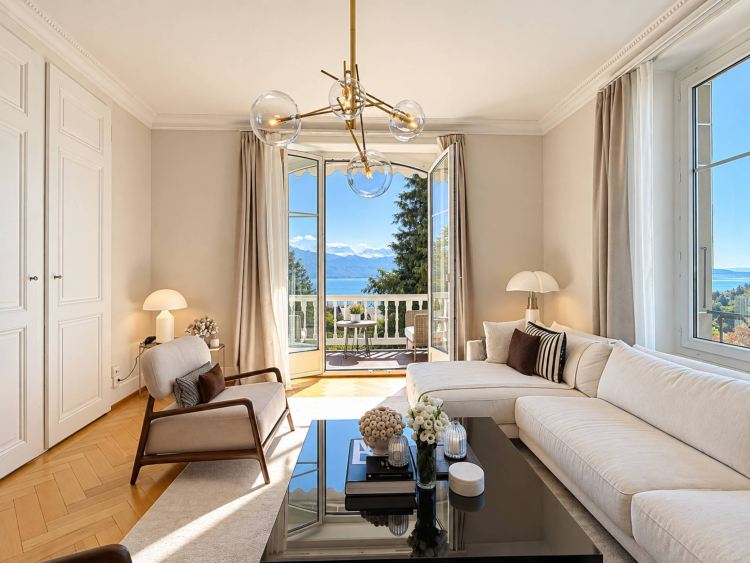 4.5 characterful rooms in an early 20th-century house, facing the lake