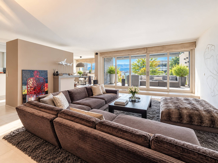 Modernes Maisonette-Apartment mit privatem Garten und Alpenblick in Pully Sud