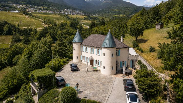 A rare find for sale in the heart of the vineyards - Hauts de Sion