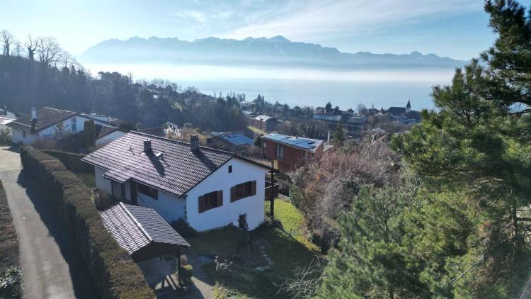 Lutry-Sud: Detached villa of 165 m² with lake views. In need of renovation, but with great potential.