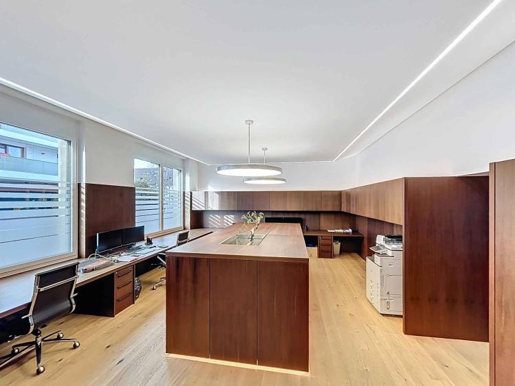 98 m² of living space with terrace, a versatile space with great potential