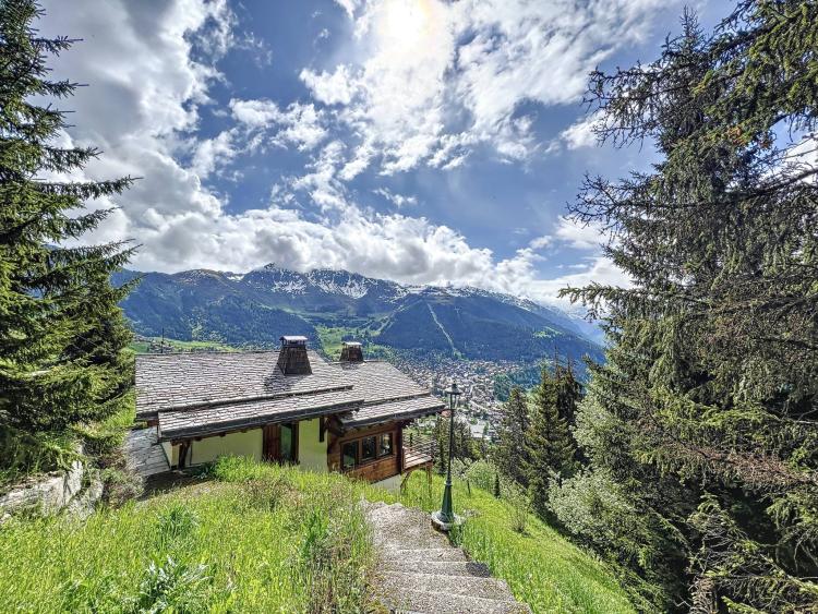 Savoleyres: Superb Ski-in/Ski-out Chalet