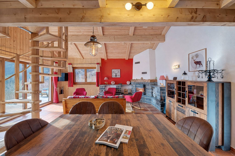 Charmantes Doppelhaus-Chalet – komplett renoviert