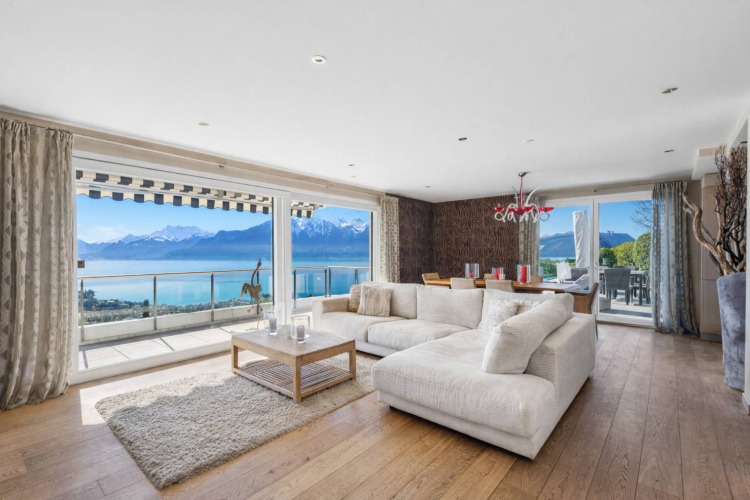 Duplex with villa-like features and breathtaking lake views