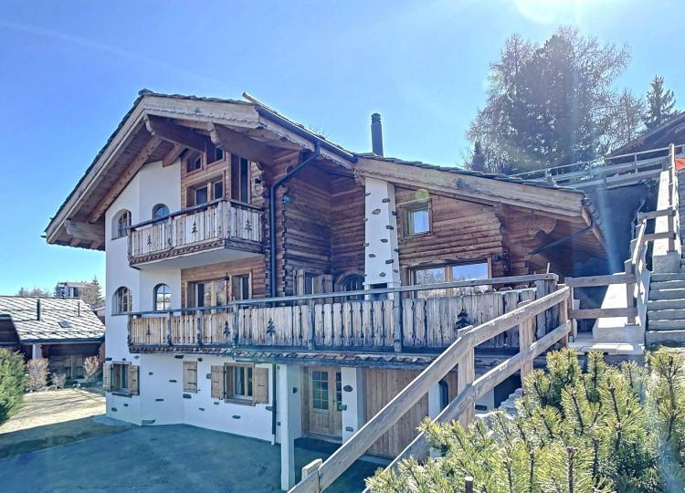 Old farm transformed into a prestigious chalet