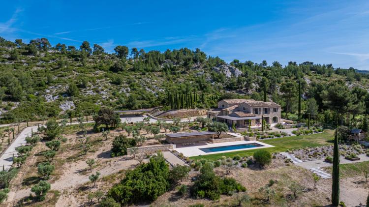 MAUSSANE LES ALPILLES - EXCEPTIONAL PROPERTY - 6 BEDROOMS - ABSOLUTE QUIET