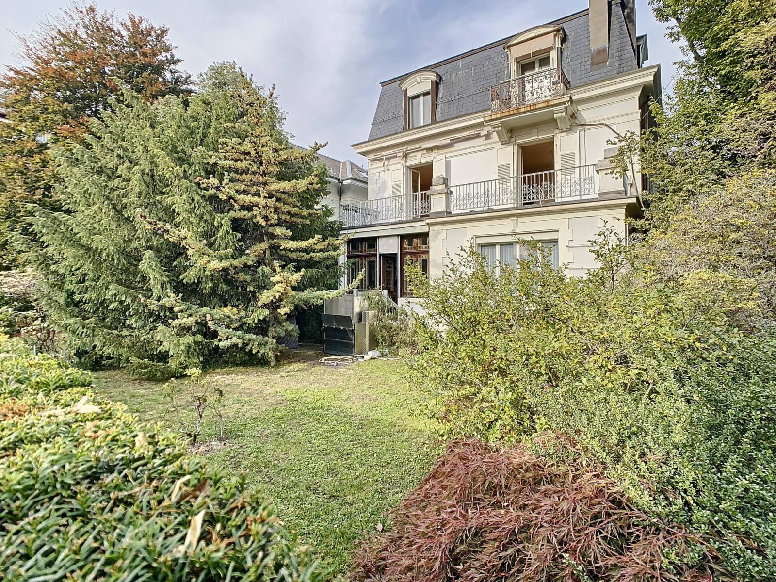 Unique 19th century private mansion - Sous-gare district