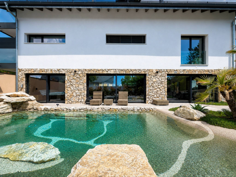Propriété contemporaine avec piscine & espace bien-être