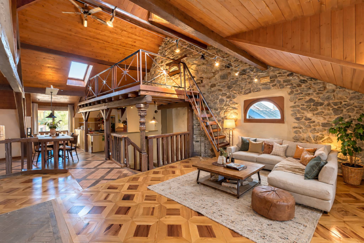 Magnificent character house in the heart of Eysins 