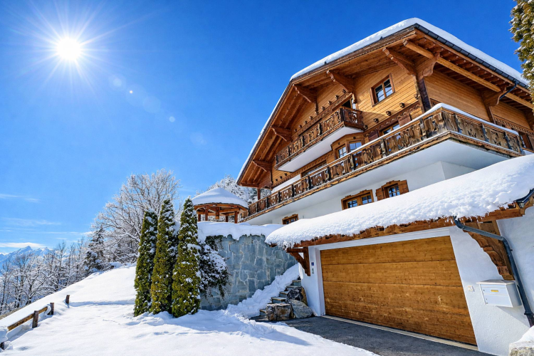 An exceptional chalet nestled in a verdant setting with spectacular views of the Alps
