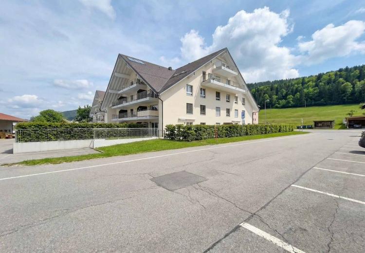 Elegant contemporary 3.5-room apartment just steps from Lake Joux