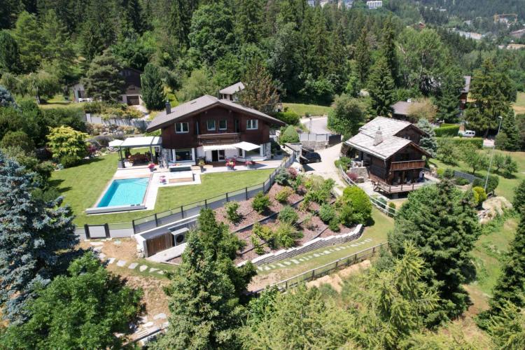 MAGNIFICENT PROPERTY WITH GUEST CHALET (MAZOT) AND OUTDOOR POOL