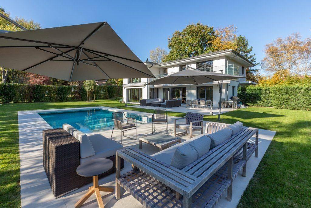 Magnificent contemporary villa in absolute calm