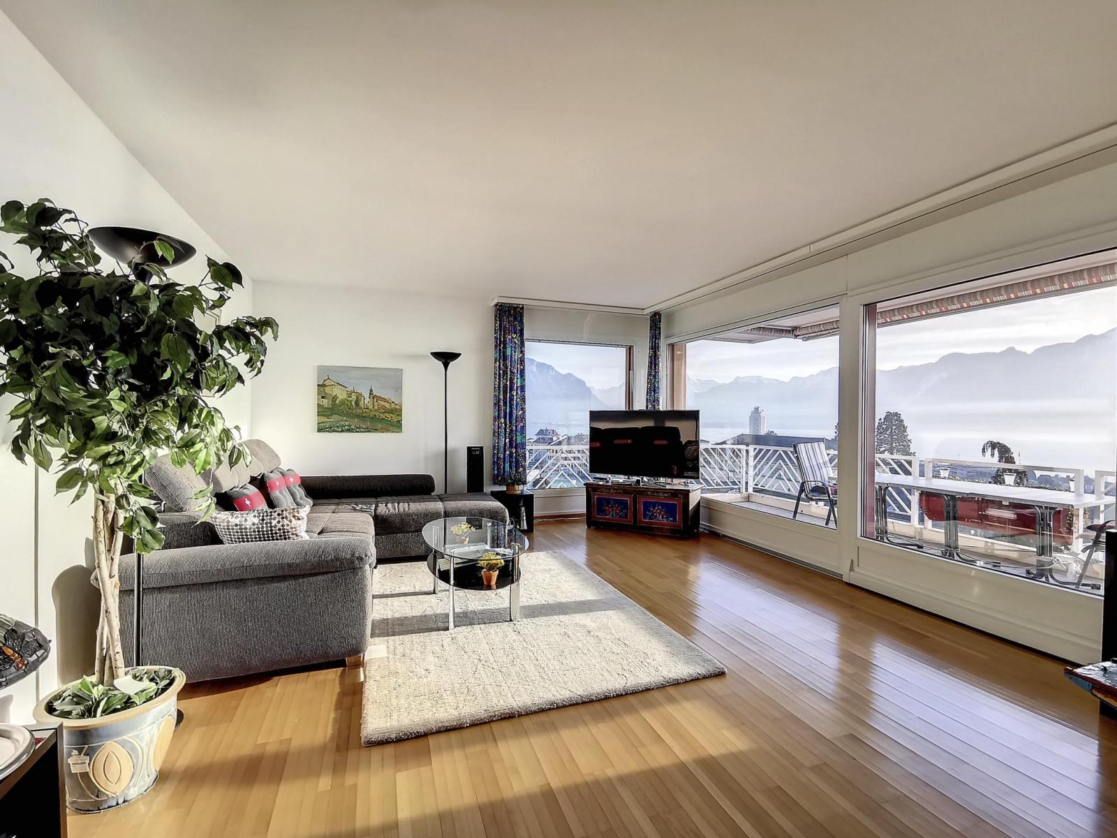 Montreux - Exclusive! Apartment of 76 m² living space with a panoramic view of the lake