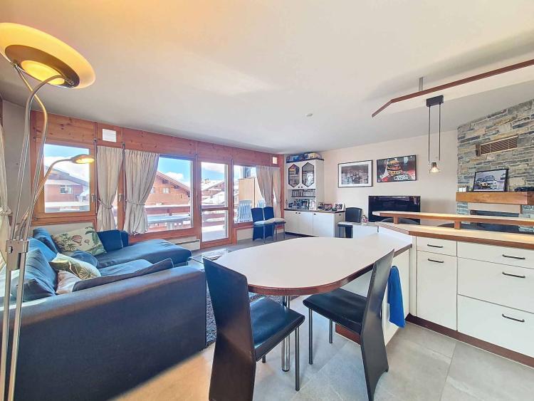 BEAUTIFUL 3 BEDROOMS 100 SQM - VERY CENTRAL AND QUIET 