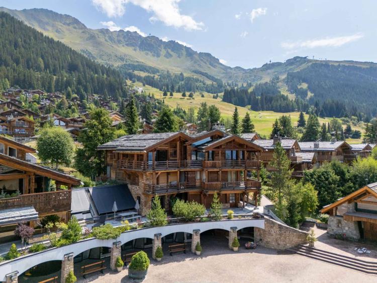 Exceptional Penthouse in the Heart of the Prestigious Hameau