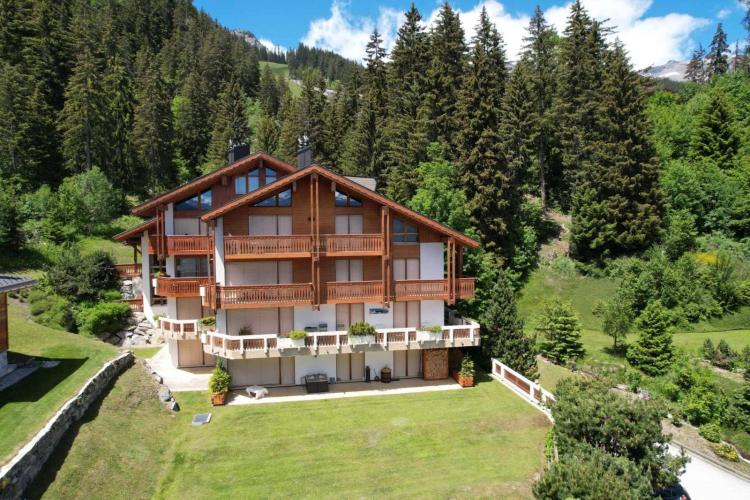 EXCLUSIVE – Charming 4.5-Room Apartment Just Steps from the Cable Cars