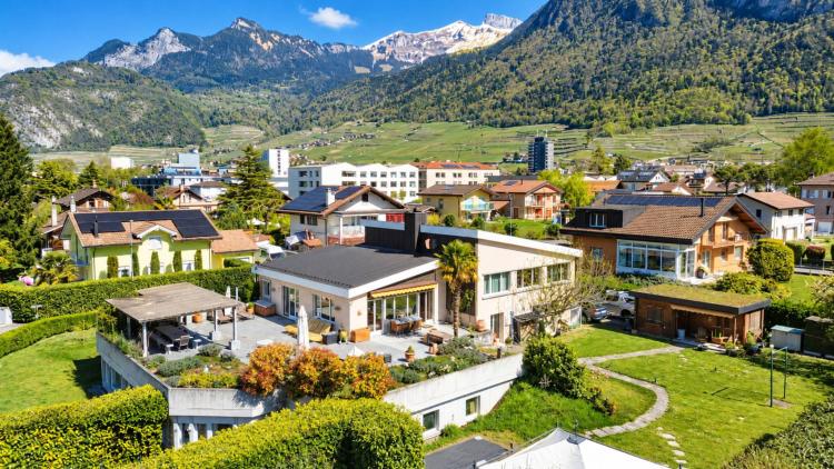 Beautiful and spacious villa with breathtaking views of the Dents du Midi