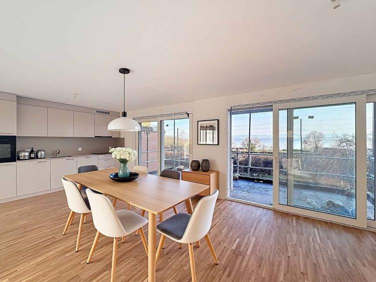 Stunning new 3.5 room apartment with lake view