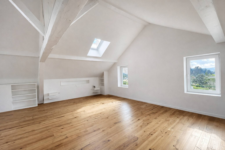 Triplex de 4.5 pièces - grand jardin et vue partielle sur lac