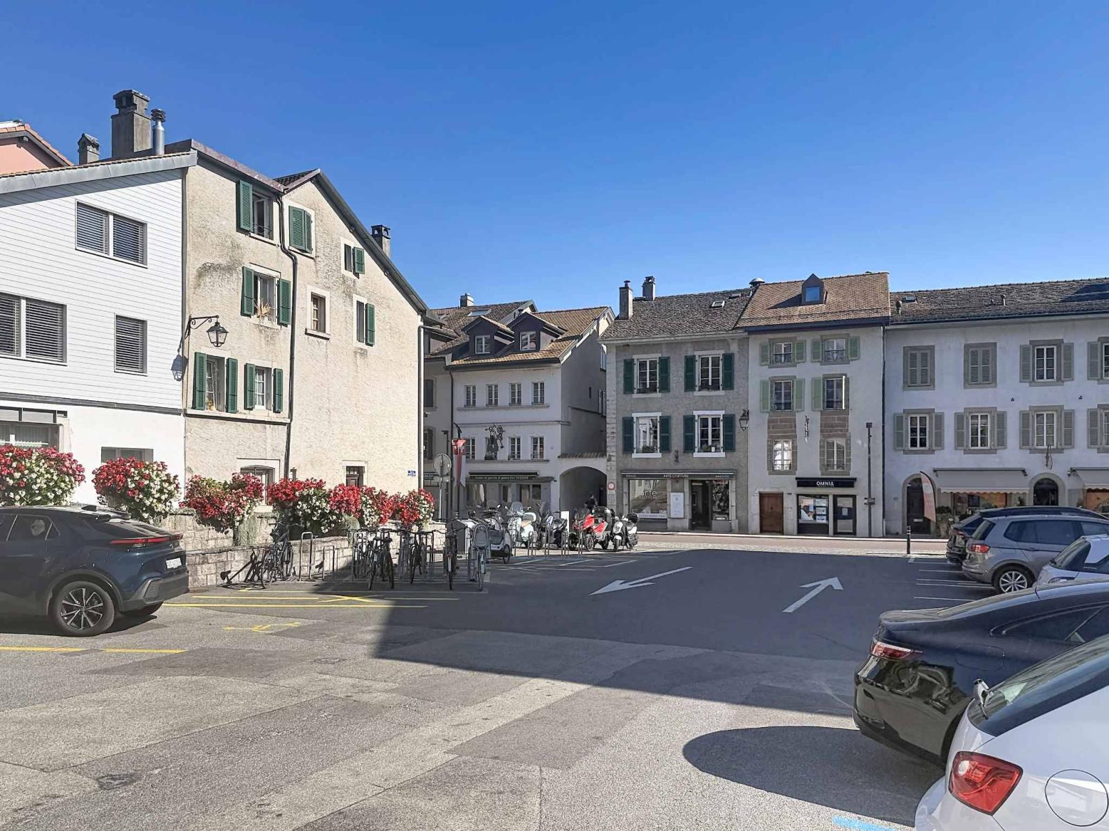 EXCLUSIVE - Small mixed-use building in the heart of the village