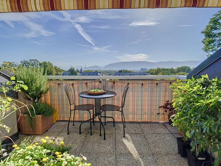 4-room penthouse in the heart of the village of Vernier - CASATAX!