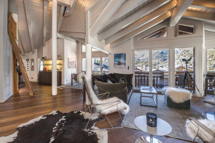 Amazing 4.5 Attic Duplex 