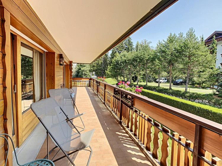 Unique, bright apartment with garden, just steps from the center