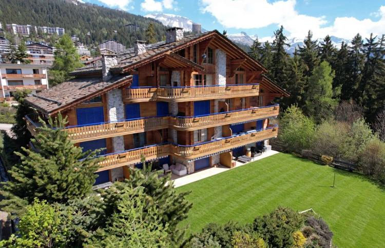 MAGNIFICENT 6.5-ROOM DUPLEX/PENTHOUSE APARTMENT IN THE CENTER WITH STUNNING VIEWS