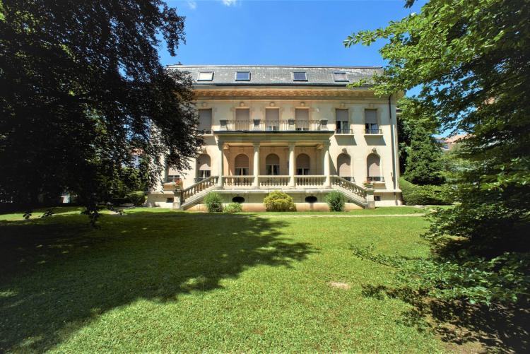 Unique - Mansion in the city center
