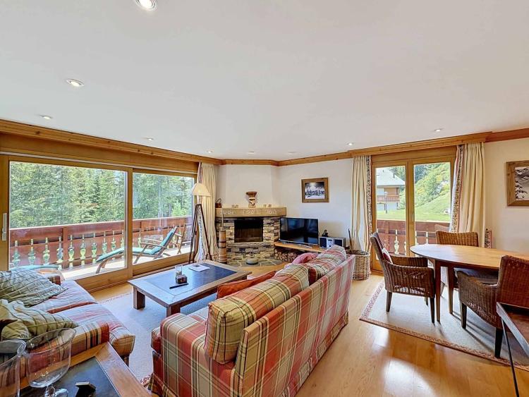 Plans-Mayens – Charming 3.5-Room Apartment in Absolute Peace