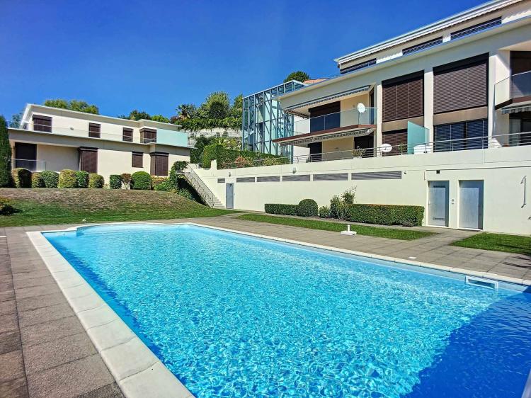 Rare Opportunity! 5.5-Room Apartment with Stunning Lake Views