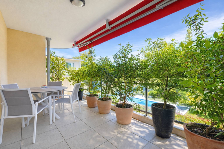 Luxury 4.5 room apartment in a secure and green setting