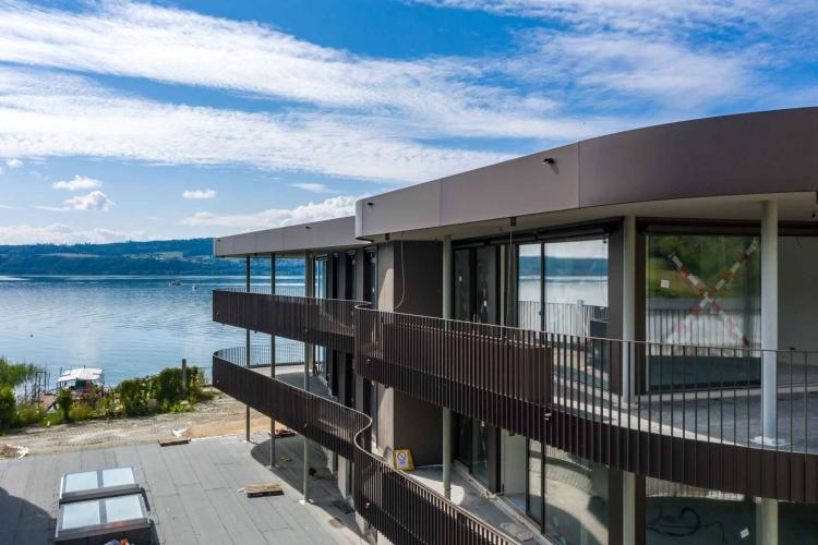 Live right on the water! 