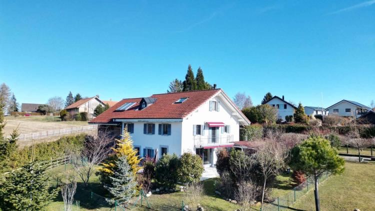 Charaktervolles Anwesen mit drei Wohnungen und einer Gewerbefläche