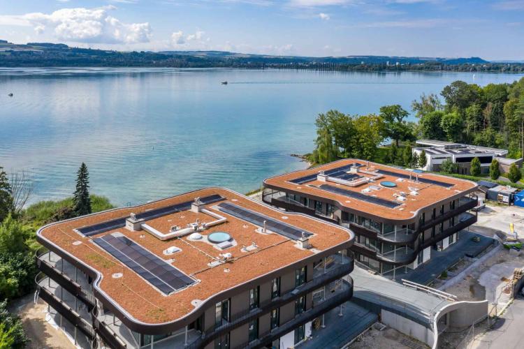 Luxury residence, right on the water!