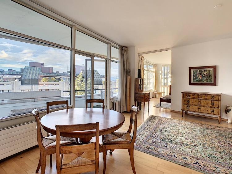 Bright 4 room penthouse