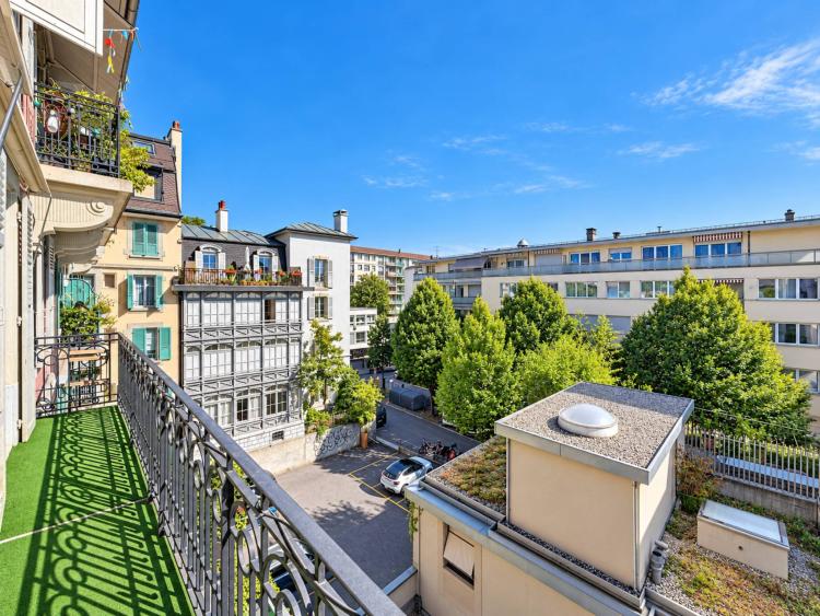RARE FIND ON THE MARKET Period apartment - city center