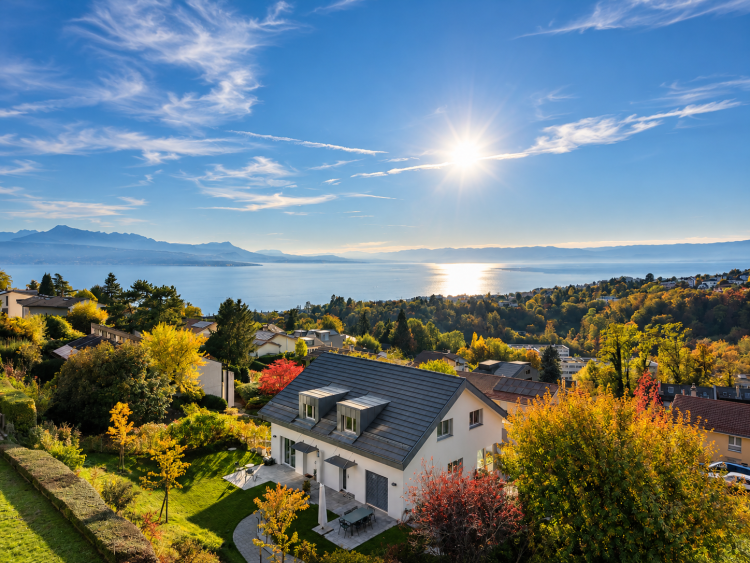 4.5-room duplex with private garden and lake view