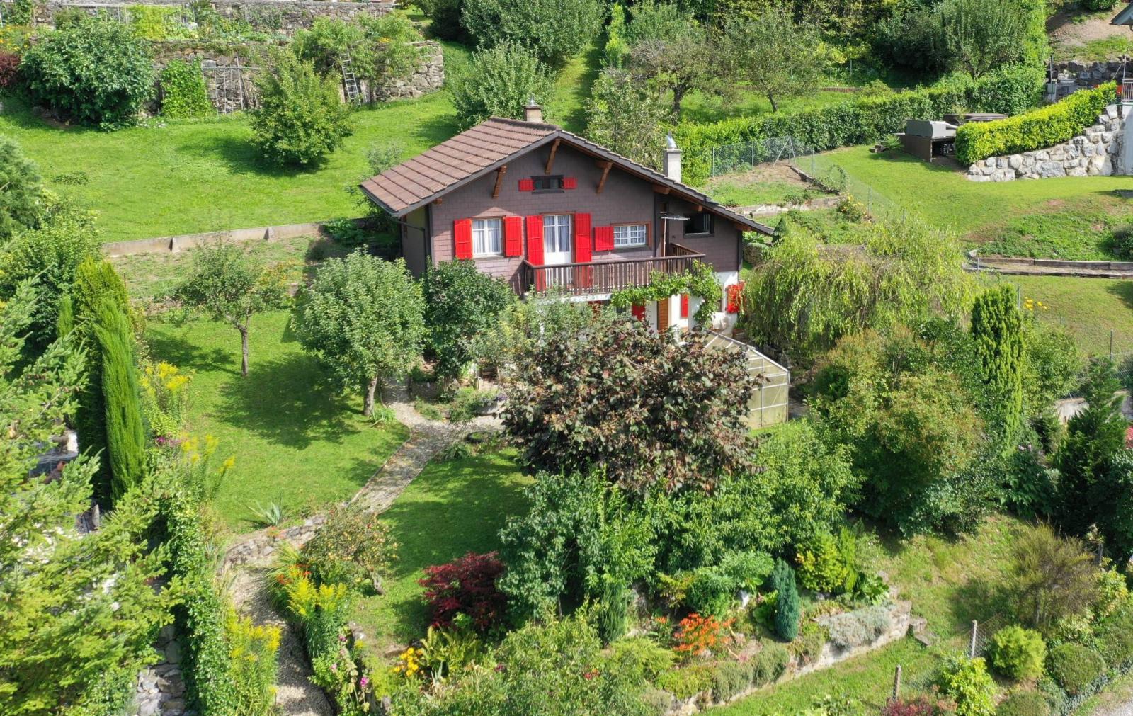 Charming villa-chalet surrounded by nature – To renovate