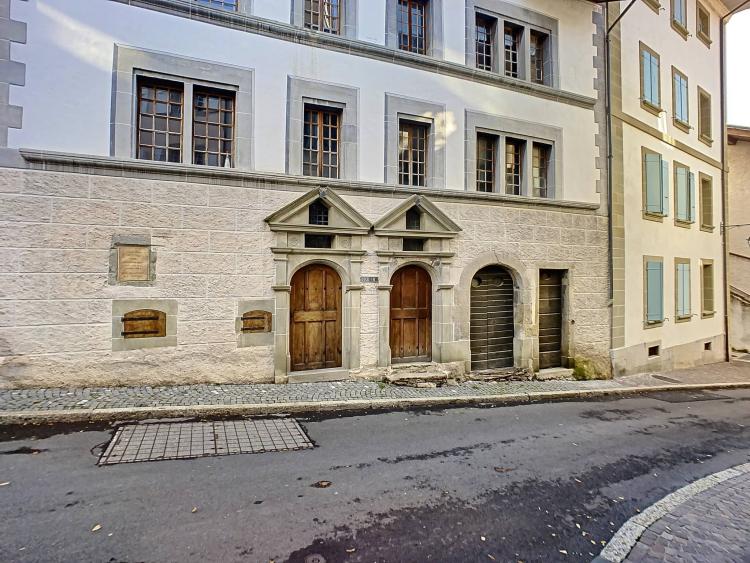 17th century building in the heart of the Bourg de Cully - To renovate